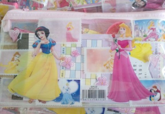 Penare şi clame contrafăcute, confiscate în Port